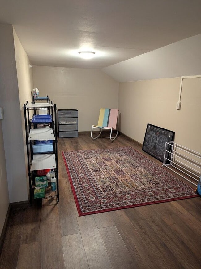 Building Photo - Bright and Spacious Condo for Rent in Downtown Verona