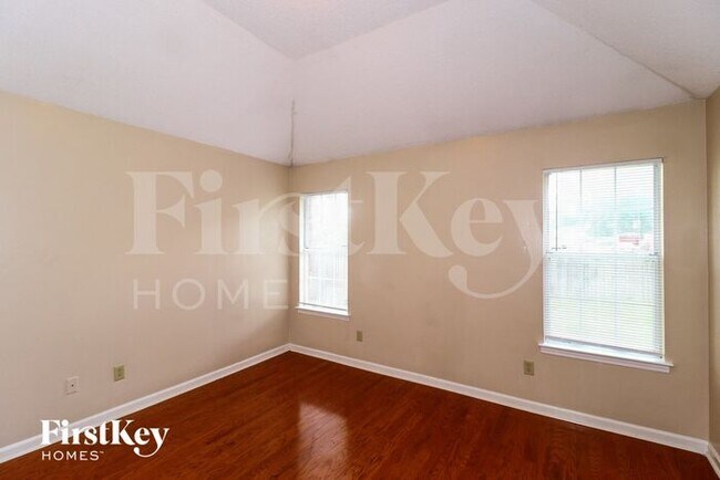 Building Photo - 5582 Oak Branch Cir N