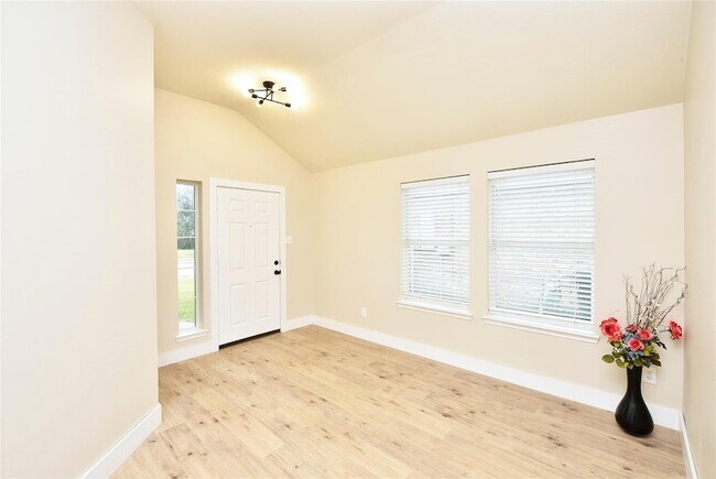 Building Photo - 7715 Butler Lakes Ct