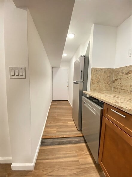 Building Photo - 688 Parker St