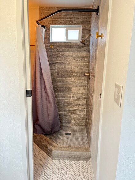 Building Photo - 1170 Esperanza St