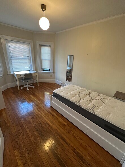 Building Photo - 54 Babcock St