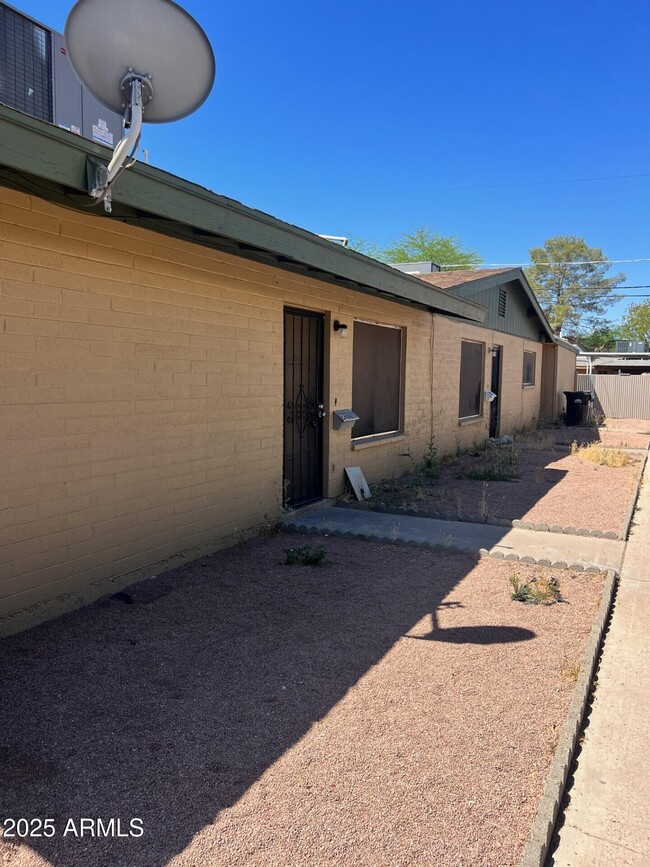 Primary Photo - 540 N Hall