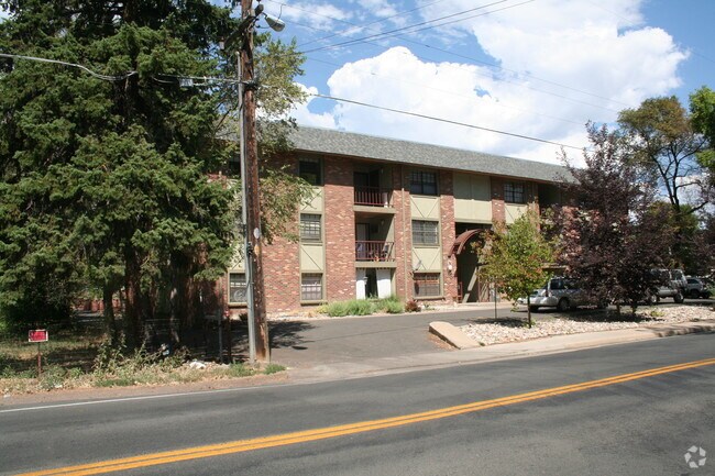 Building Photo - 1021 Carr St