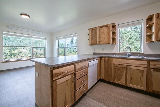 Building Photo - 3039 Clinton Dr