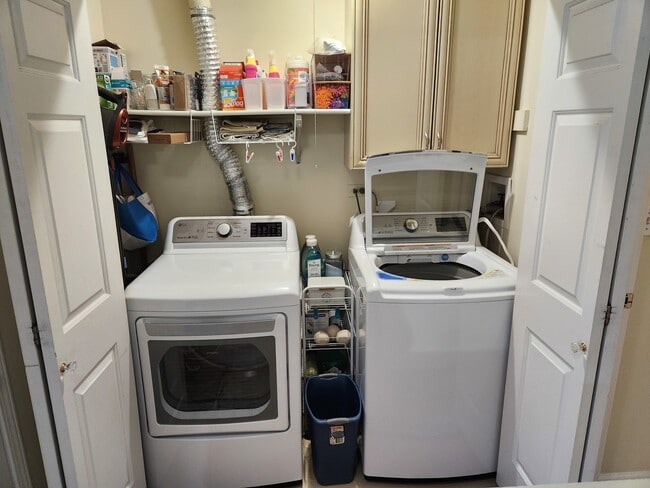 Building Photo - 100 Lesley Ln