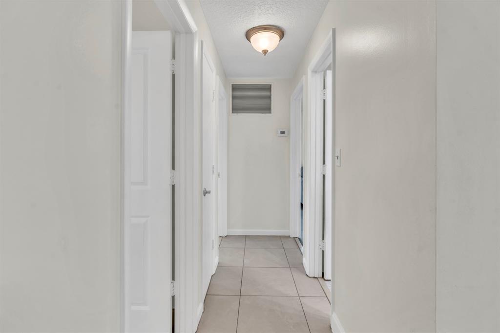 Building Photo - 290 NW 65th Ave