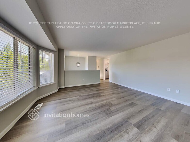 Building Photo - 3227 31st St Pl SE