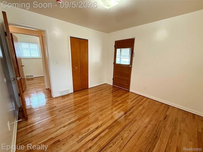 Building Photo - 5627 Clippert St