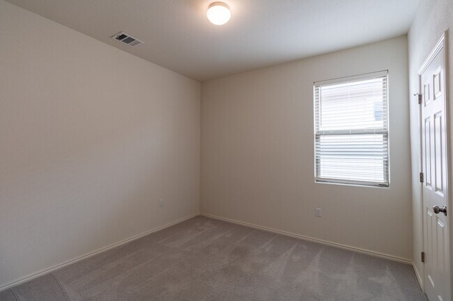 Building Photo - Charming Oasis in Wells Branch: Spacious 3-Bed Home with Stylish Upgrades!