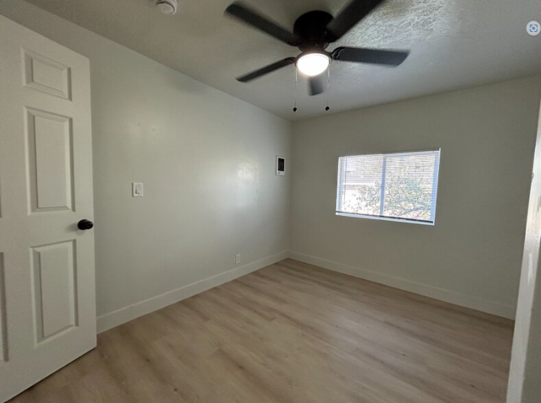 Building Photo - 951 N Redwood Rd