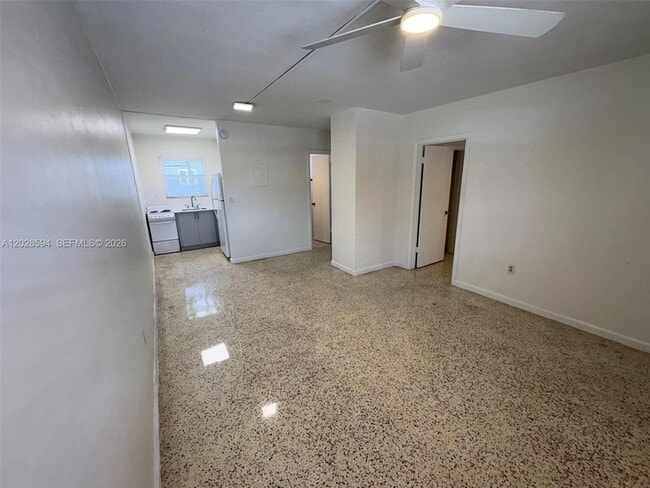 Building Photo - 320 W 10th St