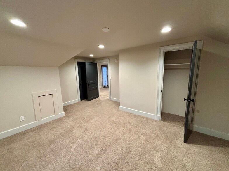 Building Photo - 200 1st Ave