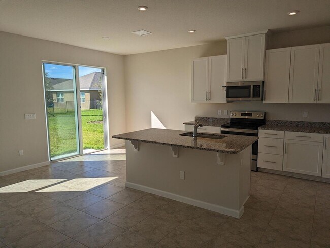 Building Photo - 10644 SW Vasari Way