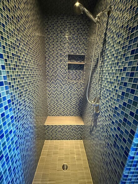 Master Bathroom - 707 Matadero Ave