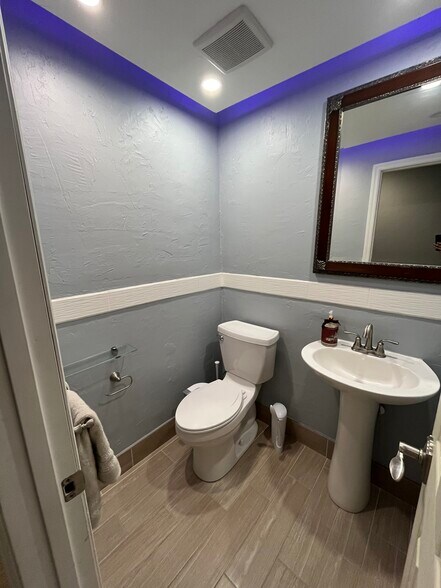 Building Photo - 2635 SW 35th Pl