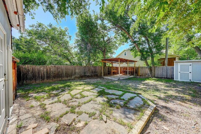 Building Photo - $1,750.00 - 2 Bedrooms, 1 Bathroom, Single...