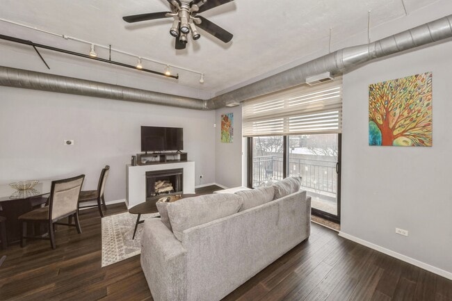 Building Photo - 2024 S Wabash Ave