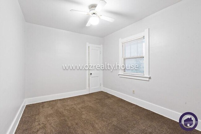 Building Photo - 1727 Berkshire Pl