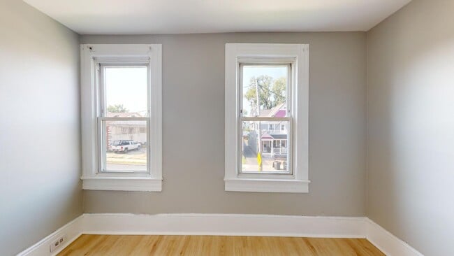 Building Photo - 1371 W 85th St