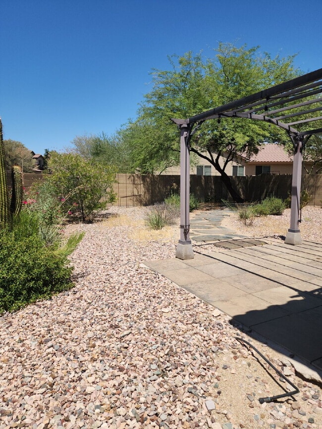 Building Photo - "Charming Anthem Retreat: 3-Bed, 2-Bath Ge...