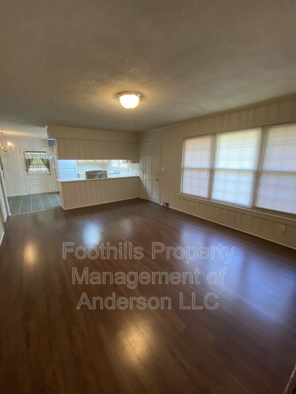 Building Photo - 401 Shannon Way