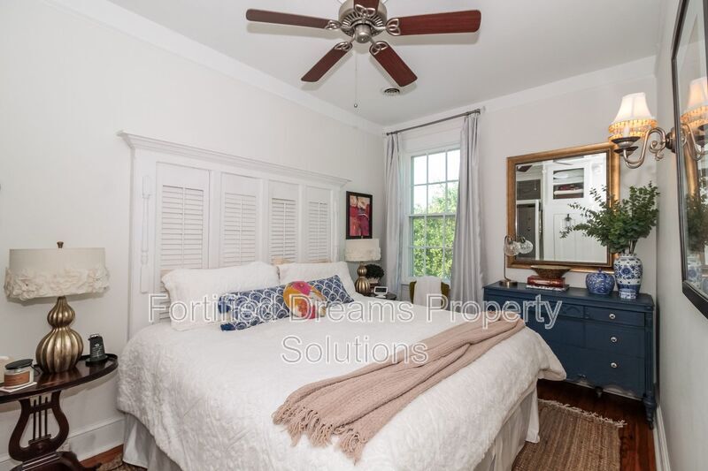 Building Photo - 205 S 5th Ave