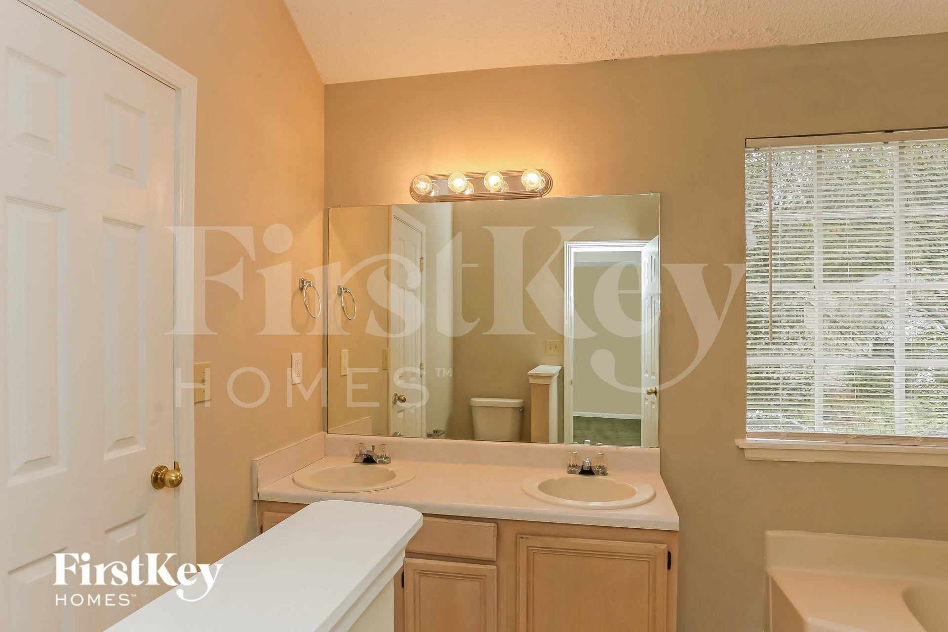 Building Photo - 993 Cherry Laurel Dr