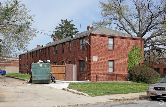 4598857 - 5702 Beechdale Ave