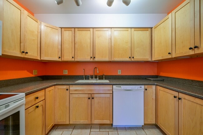Building Photo - 6605 Jeff Ln