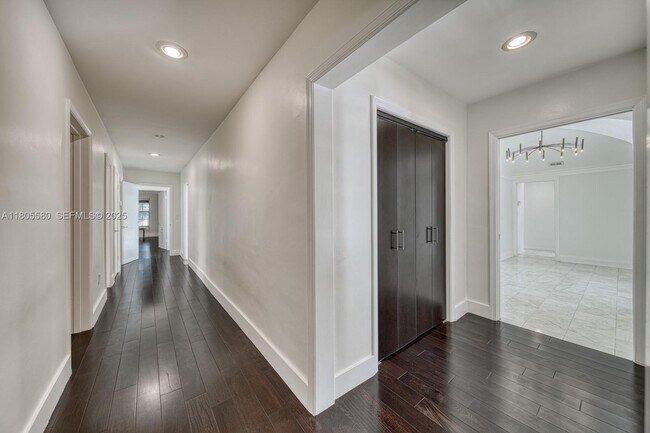 Building Photo - 1442 Coruna Ave