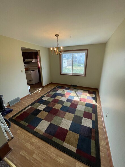 Building Photo - 225 Sunshine Dr