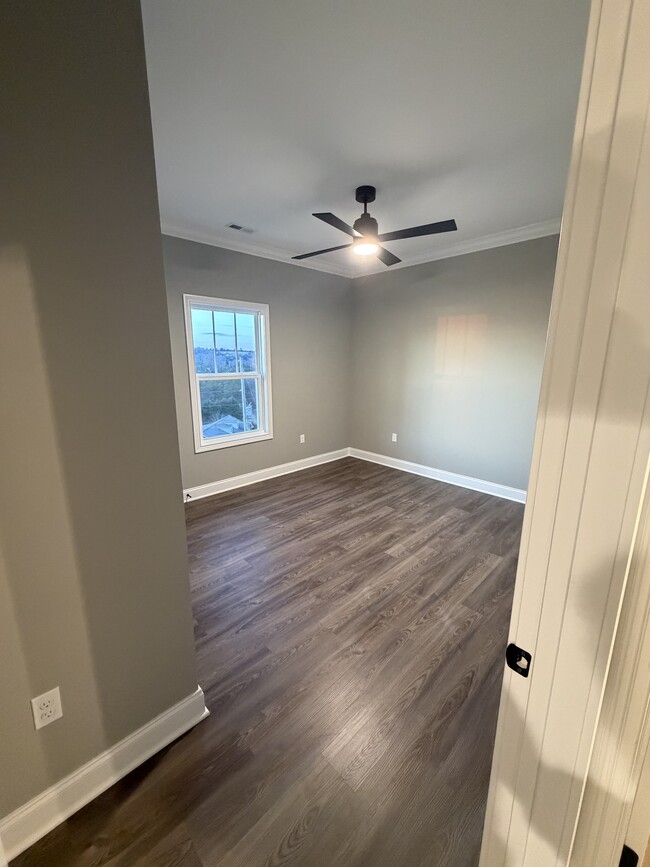 Building Photo - 955 Oakwood Estates Dr