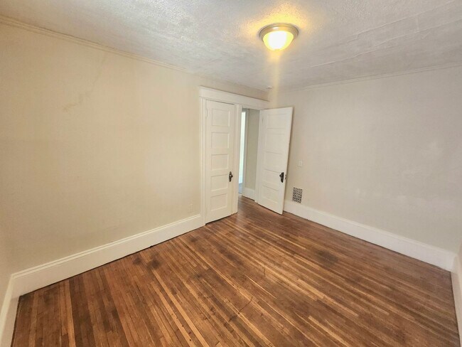 Building Photo - 357 Columbia Ave