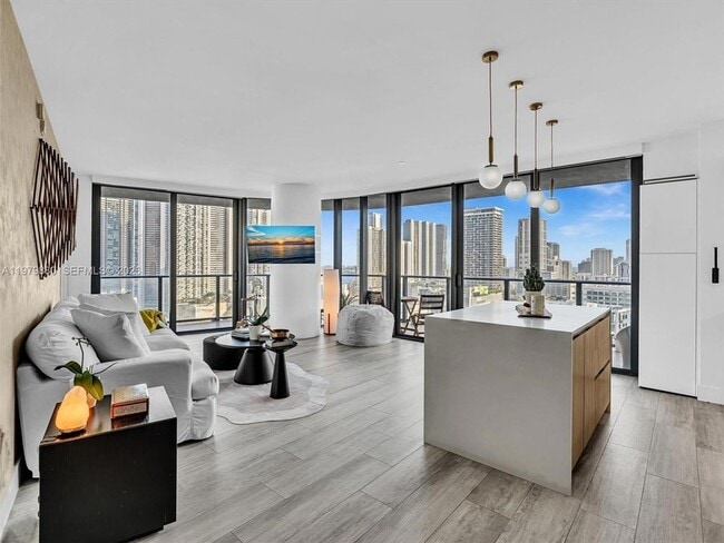 Building Photo - 121 NE 34th St