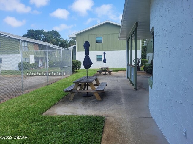 Building Photo - 840 Center Ave