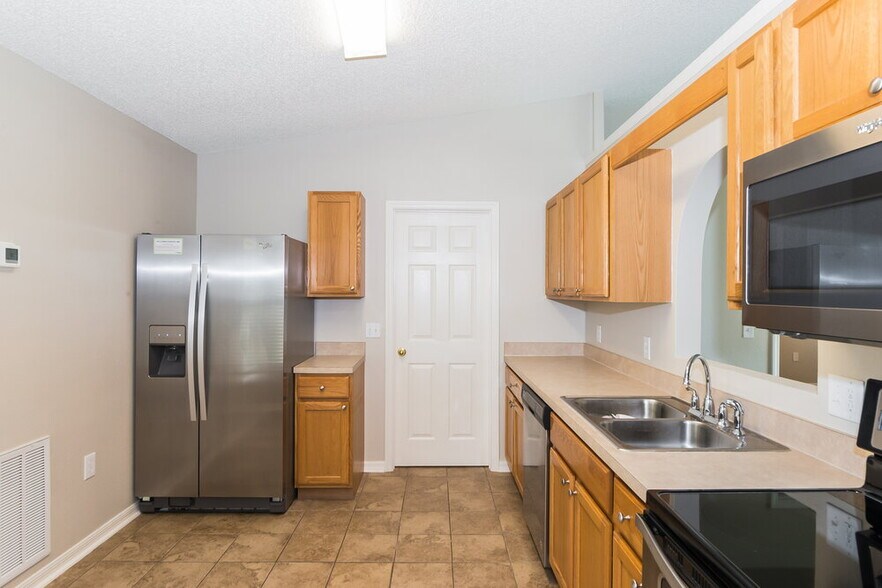 Building Photo - 1684 Dartmouth Dr