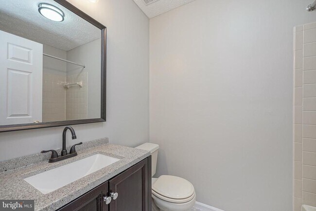 Building Photo - 95 Eldon Way