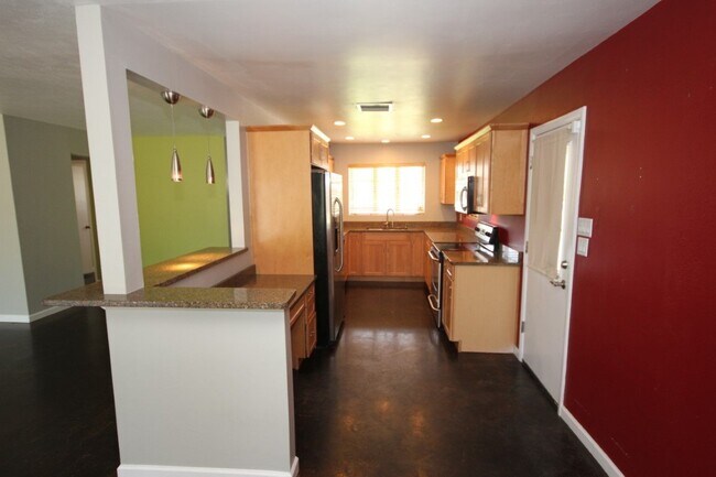 Building Photo - 3034 E Cheery Lynn Rd