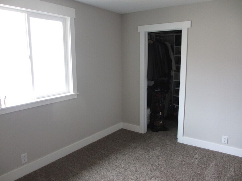 Building Photo - 3350 Rexford Pl