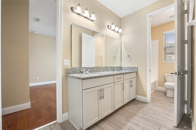 Building Photo - 8348 Vivaro Isle Way