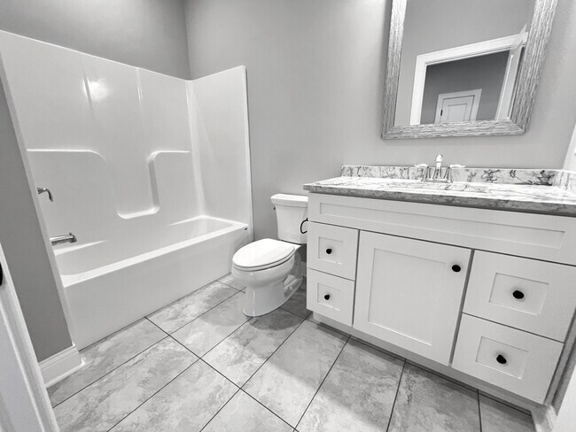 Building Photo - 739 Quail Ln