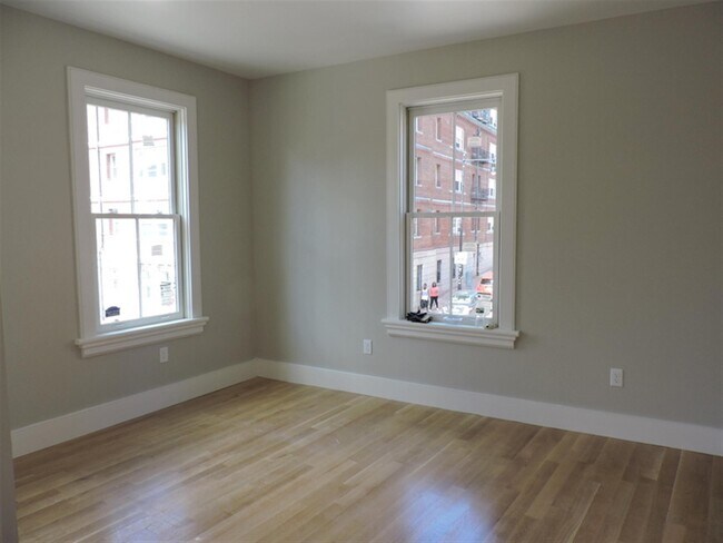 Building Photo - 40 Bow St