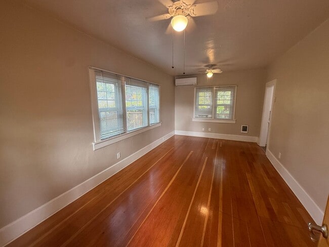 Building Photo - Charming 1BR/1BA House