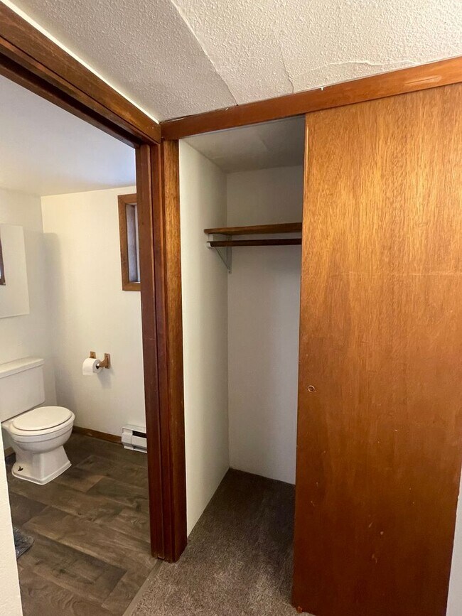 Building Photo - 2 Bedroom Home Near Old Mill