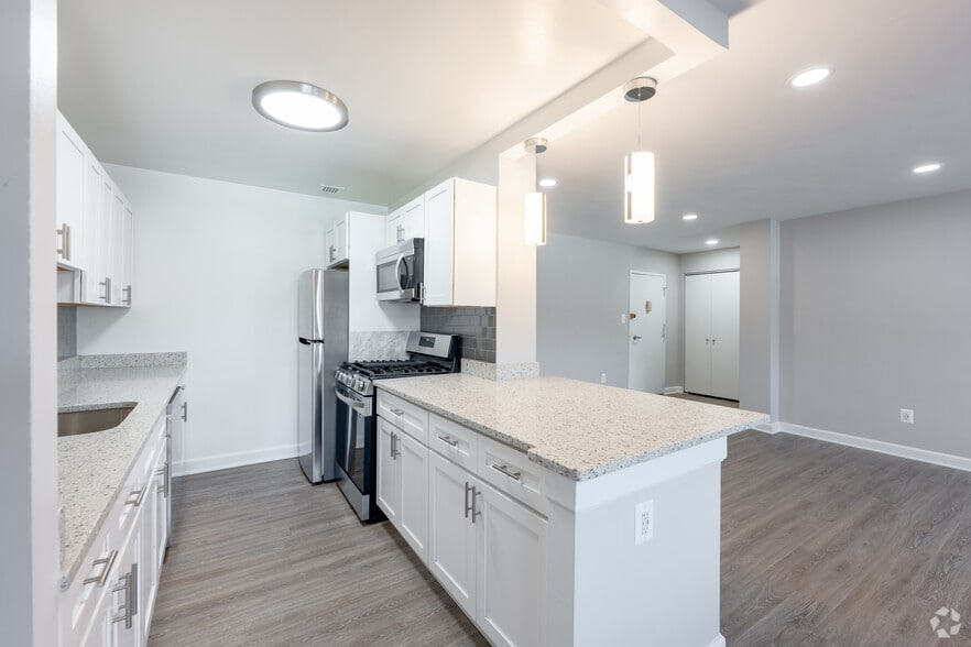 2BR, 2BA - 1088SF - Kitchen - The Blairs