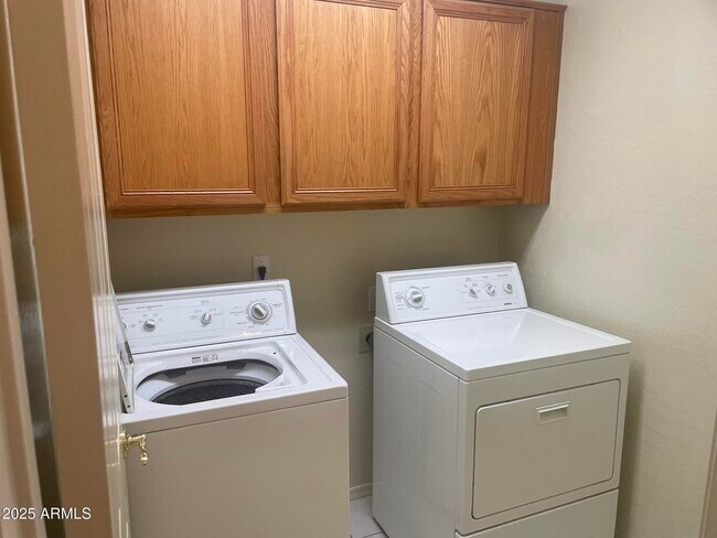 Building Photo - 2165 W Olive Way