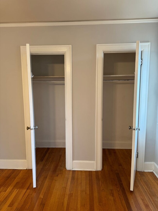 Building Photo - Adorable Home