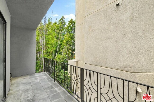 Building Photo - 612 Huntley Dr