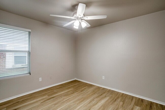 Building Photo - 2616 Castle Pines Dr